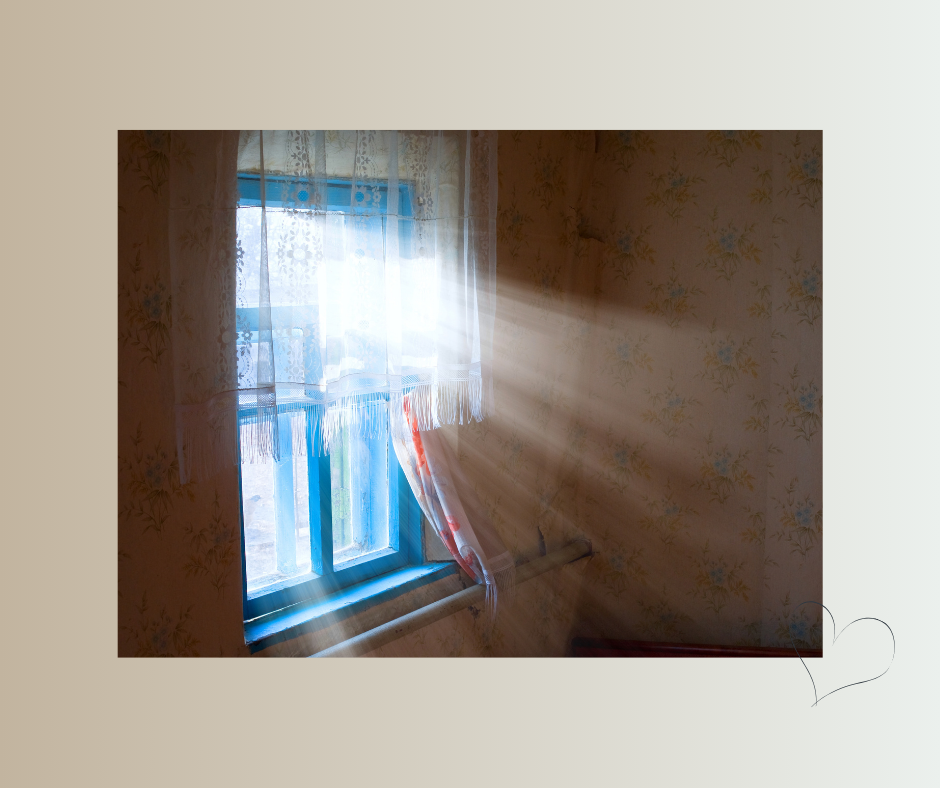 Lichtstrahlen durch ein Fenster – Hoffnung und Klarheit finden