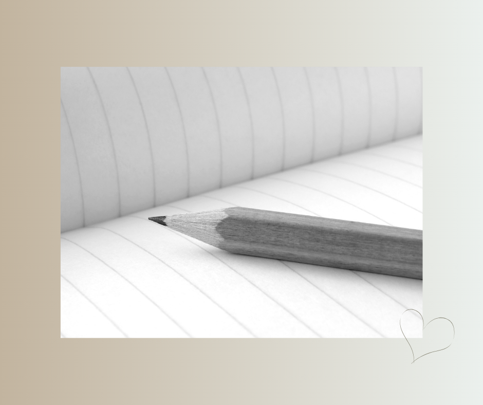 Bleistift auf linierten Seiten – Workbook für Reflexion bei stiller Trauer